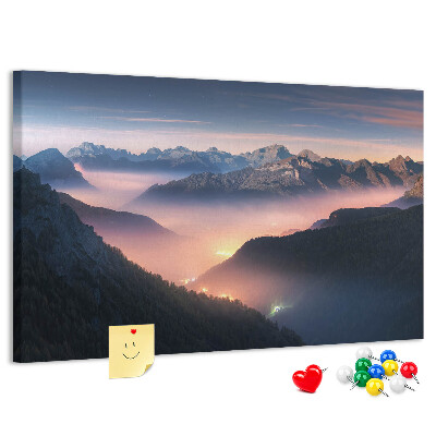 Kurkbord schilderachtig berglandschap bij zonsondergang