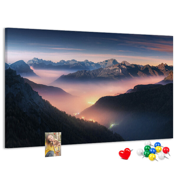 Kurkbord schilderachtig berglandschap bij zonsondergang