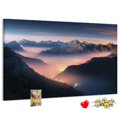 Kurkbord schilderachtig berglandschap bij zonsondergang