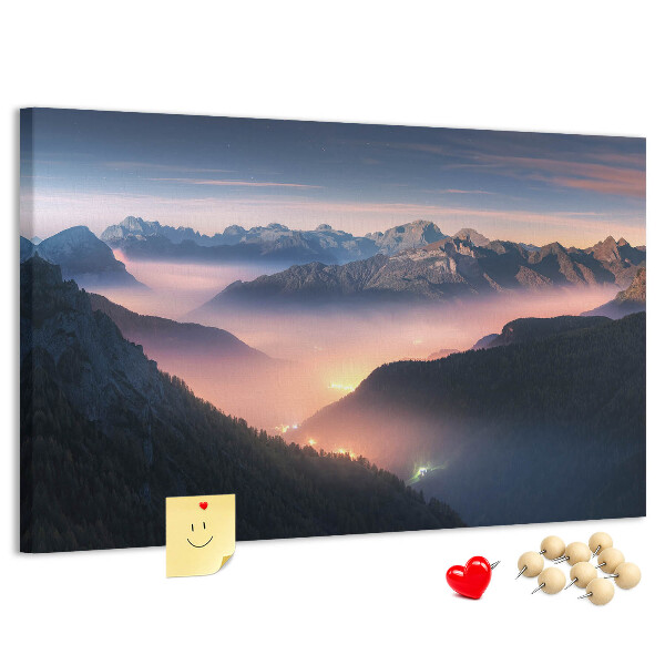 Kurkbord schilderachtig berglandschap bij zonsondergang