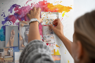 Kleurrijke aquarel wereldkaart prikbord