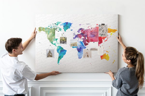 Kleurrijke aquarel wereldkaart prikbord
