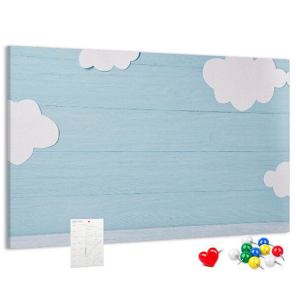 Prikbord met een hemel met wolken op een houten achtergrond