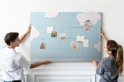Prikbord met een hemel met wolken op een houten achtergrond