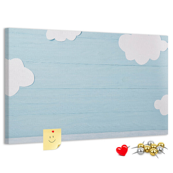 Prikbord met een hemel met wolken op een houten achtergrond
