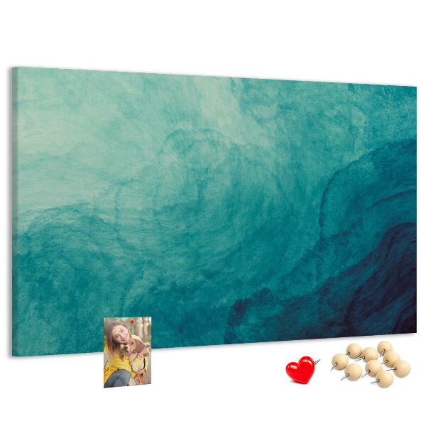 Kurk prikbord met een afbeelding van blauwe golven in een vredige compositie