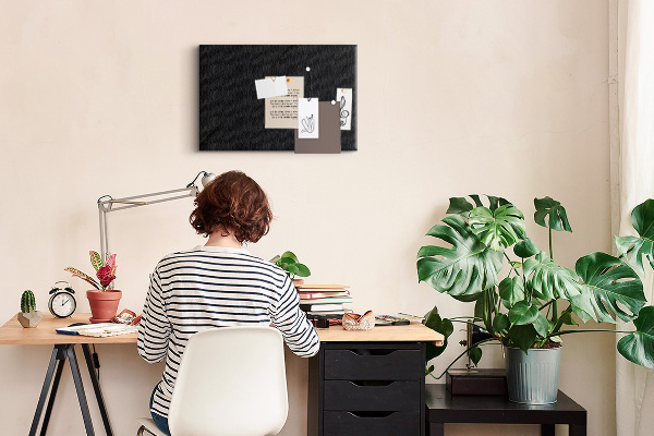 Prikbord zwart met gekleurde spelden