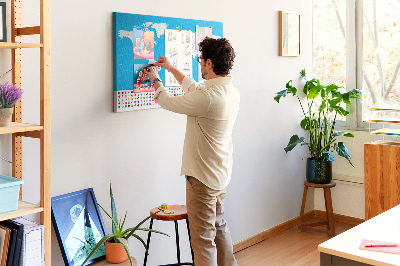 Kurkbord kleurrijke wereldkaart met landvlaggen