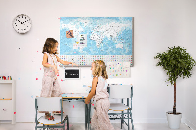 Prikbord wereldkaart met gekleurde spelden