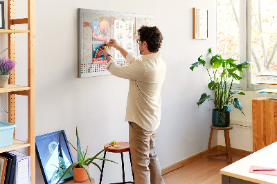 Kurkbord wereldkaart met gekleurde landvlaggen