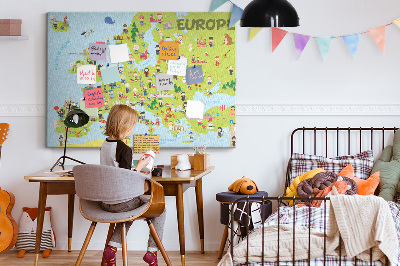 Kurk prikbord met een kleurrijke kaart van Europa inclusief culturele iconen