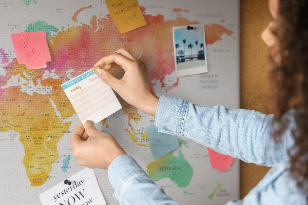 Kurkbord wereldkaart kleurrijke uitvoering in aquarel