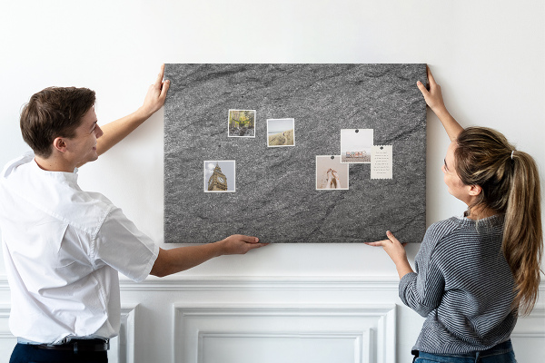 Kurkbord met steenstructuur in grijstinten