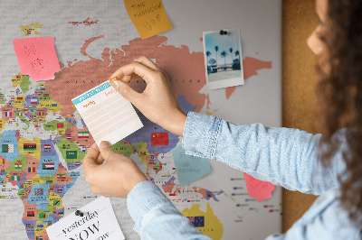 Wereldkaart prikbord met gemarkeerde landen