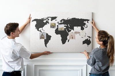 Prikbord met een zwarte wereldkaart als muurdecoratie