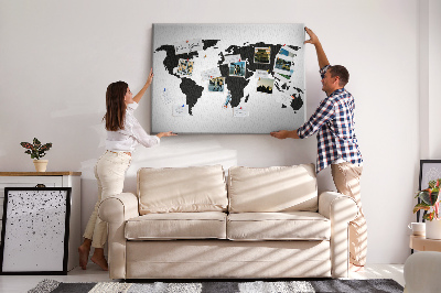 Prikbord met een zwarte wereldkaart als muurdecoratie