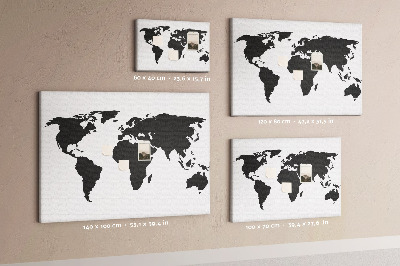 Prikbord met een zwarte wereldkaart als muurdecoratie