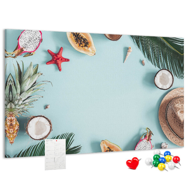 Prikbord met tropische vruchten en strandaccessoires