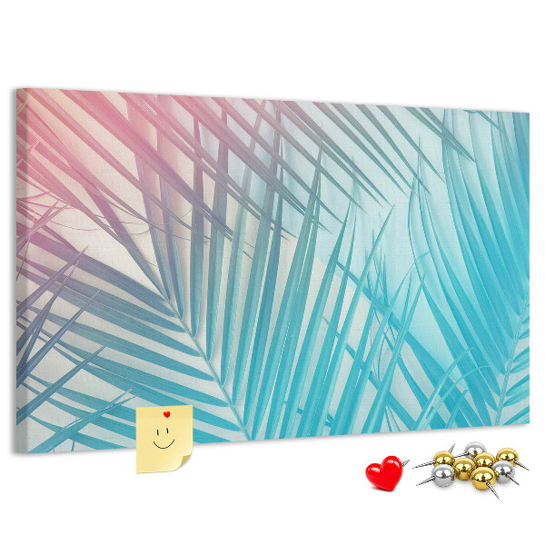 Prikbord met tropische bladeren op een pastelkleurige achtergrond