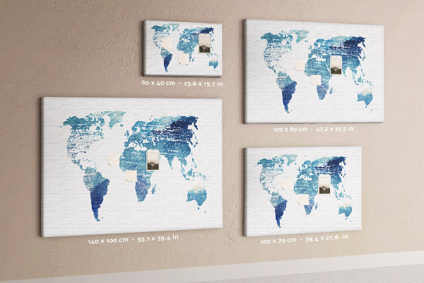 Kurk prikbord met abstracte wereldkaart in blauwe tinten
