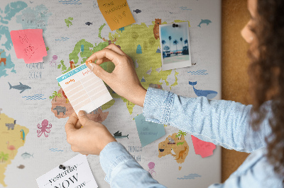 Prikbord wereldkaart met afbeeldingen van dieren
