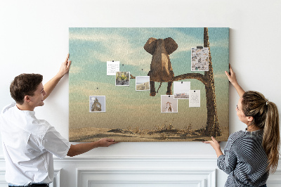 Kurkbord met een afbeelding van een olifant op een tak in een woestijnlandschap