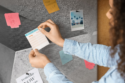 Kurkbord met geometrische vormen in een minimalistische stijl