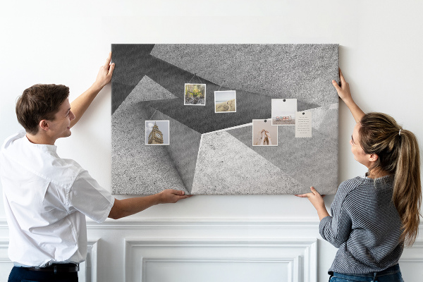 Kurkbord met geometrische vormen in een minimalistische stijl