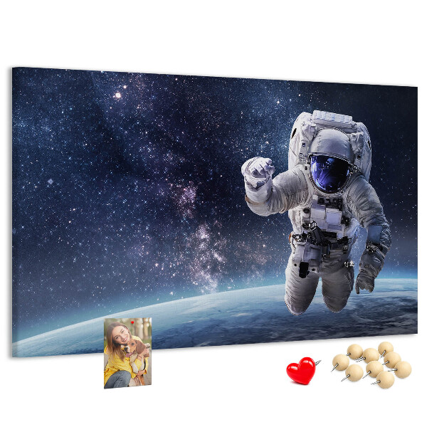 Kurken prikbord met astronaut in de ruimte