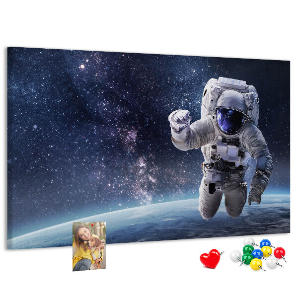 Kurken prikbord met astronaut in de ruimte