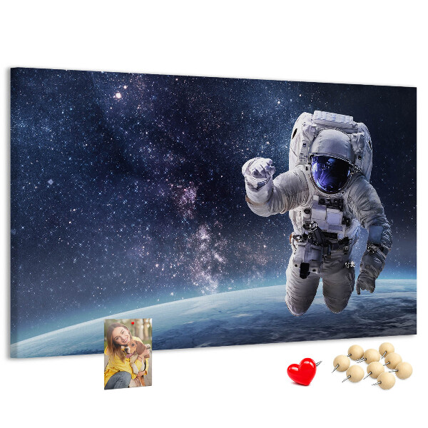 Kurken prikbord met astronaut in de ruimte