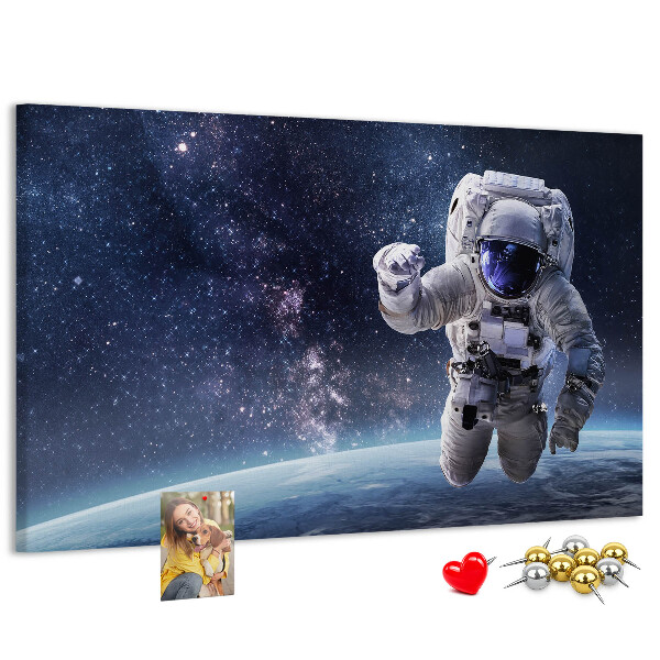 Kurken prikbord met astronaut in de ruimte