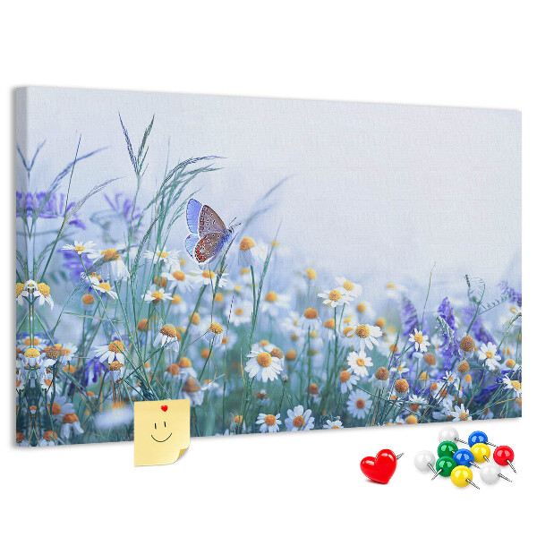 Kurkbord met weidemotief van bloemen en een vlinder