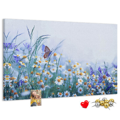Kurkbord met weidemotief van bloemen en een vlinder