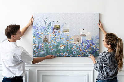 Kurkbord met weidemotief van bloemen en een vlinder
