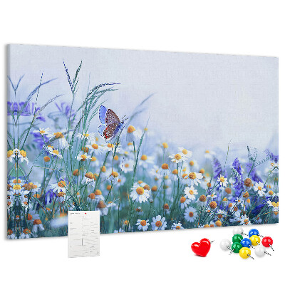 Kurkbord met weidemotief van bloemen en een vlinder