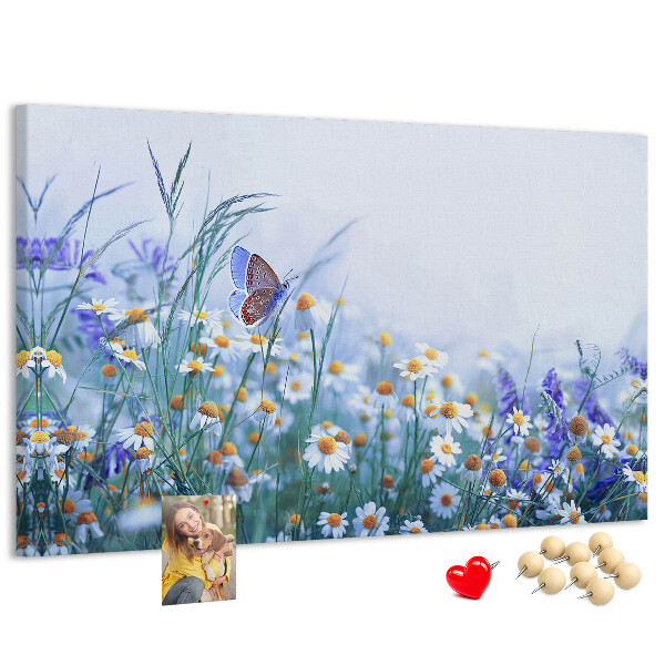 Kurkbord met weidemotief van bloemen en een vlinder