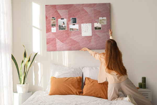 Prikbord geometrische vormen in roze en beige tinten