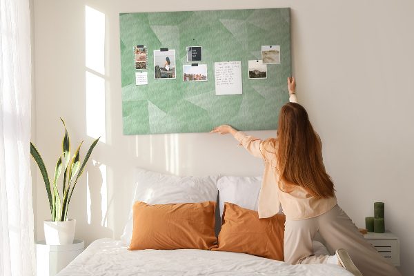 Kurkbord met abstract patroon in groene tinten