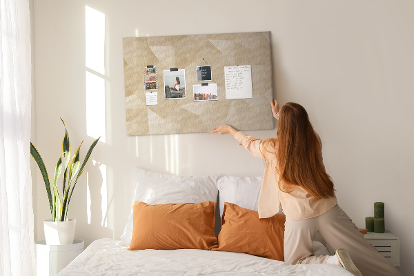 Kurk prikbord met abstract patroon in beigetinten