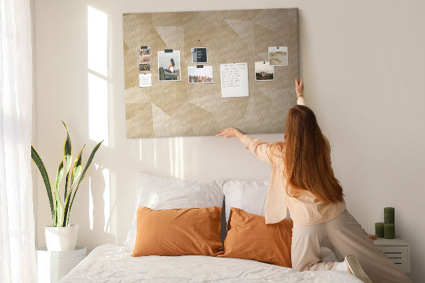 Kurk prikbord met abstract patroon in beigetinten