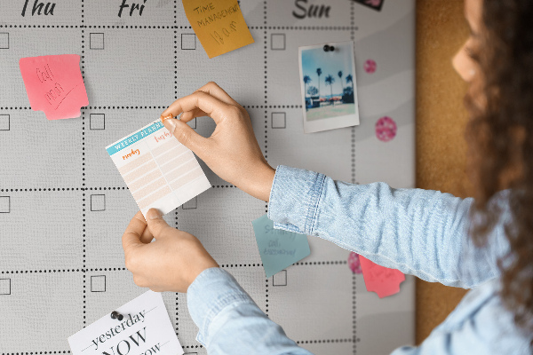 Kurk prikbord maandplanner met hartjes en patronen