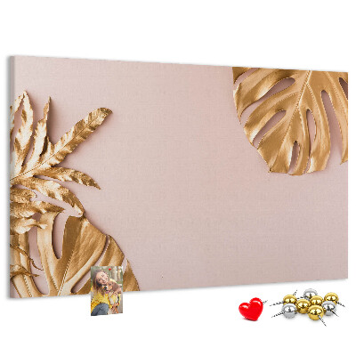 Prikbord met gouden bladeren op een delicate achtergrond
