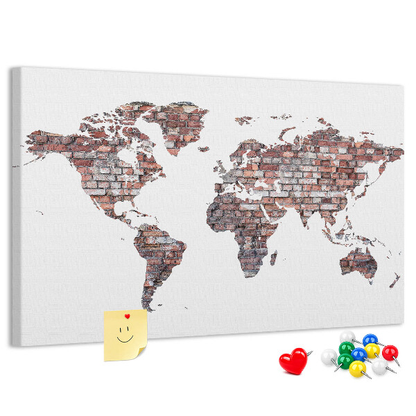 de wereldkaart tegen een bakstenen muur