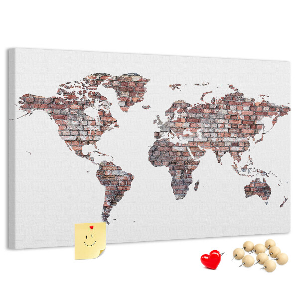 Kurk prikbord de wereldkaart tegen een bakstenen muur