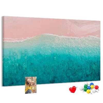 Prikbord oceaangolven op een roze achtergrond