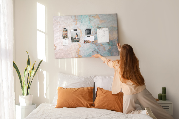 Kurk prikbord met abstract patroon in blauwe tinten