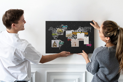 Kurkbord wereldkaart met motiverende slogans