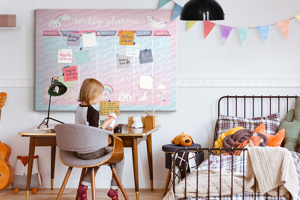 Kurk prikbord weekplanner met kleurrijke eenhoorns
