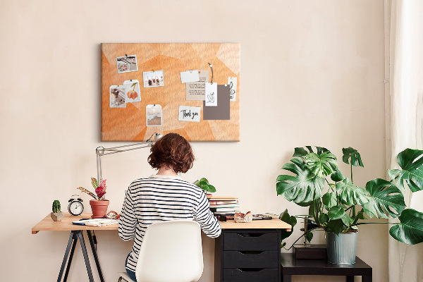 Prikbord met geometrische driehoeken in oranjetinten